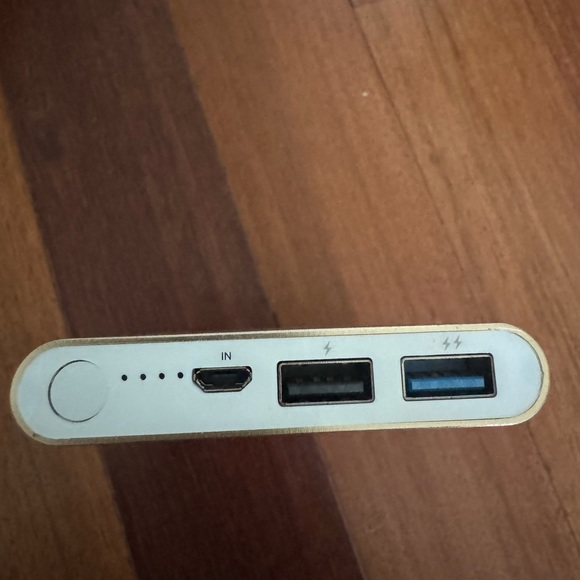 PowerAdd External Battery - Picture 2 of 7